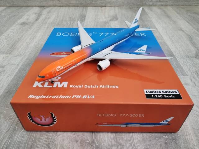 KOVOVÝ MODEL LETADLA BOEING 777-300 KLM 1:200