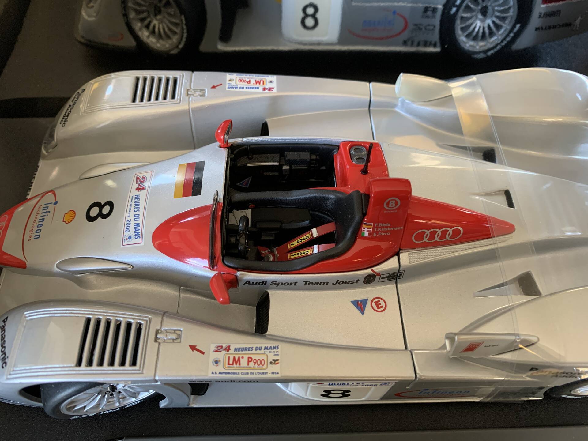 MAISTO Audi R8 Le Mans 2000 - 1:18 | modelbazar.sk