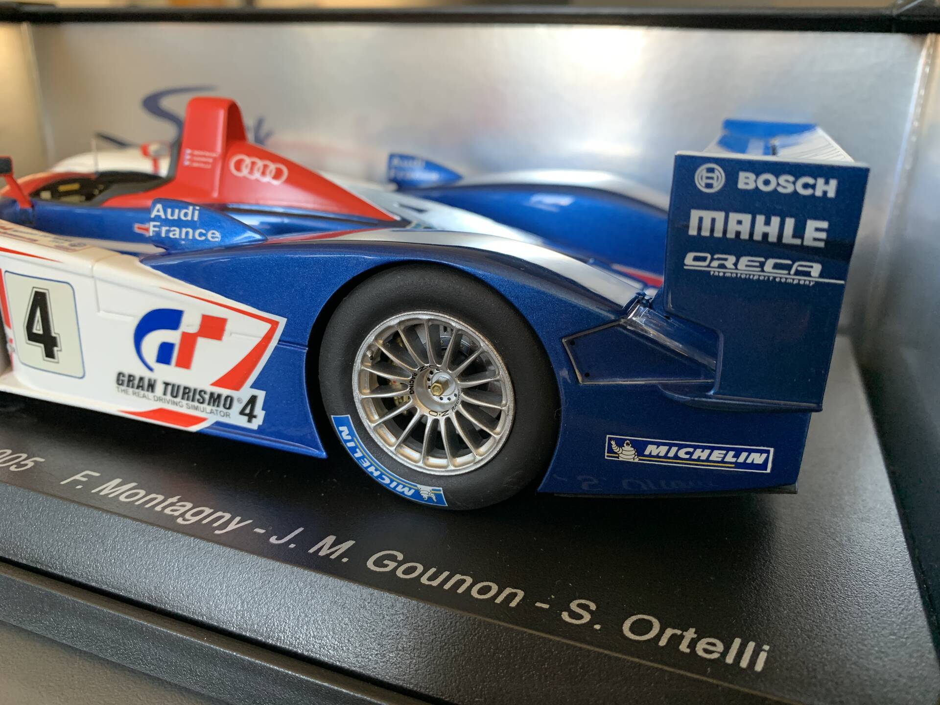 ミニカー Spark 1/18 Audi R8 PlayStation LM2005 Diecast model cars Audi R8 Le Mans 1/18 Spark Le Mans no.4 team