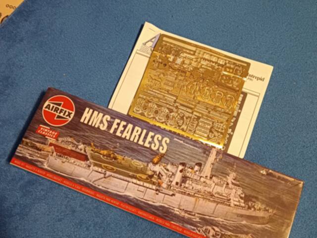 Airfix HMS Fearless + lepty