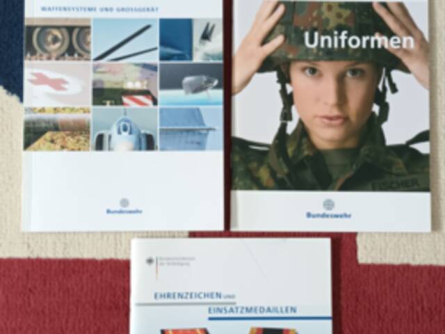 Brozury vyzbroj/uniformy/rady Bundeswehru (MO SRN)
