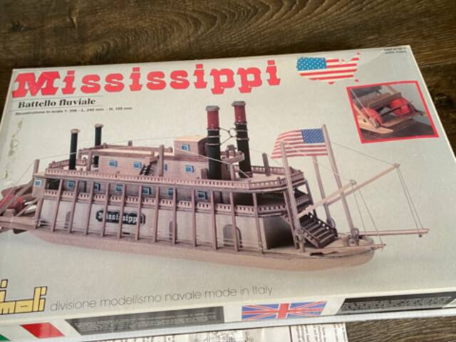 Dreveny model lodi Mississippi