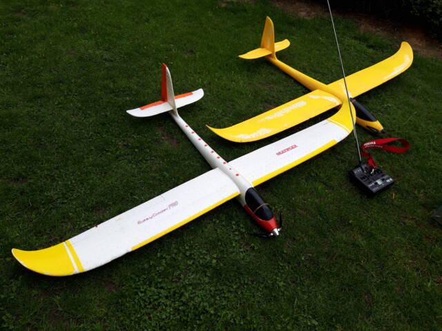 Easy Glider MPX s vysílačem Graupner MC-12. Video.