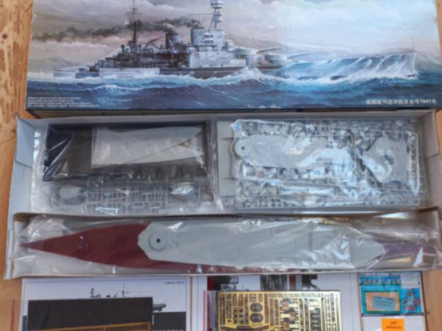 HMS Repulse 1/350 + doplňky