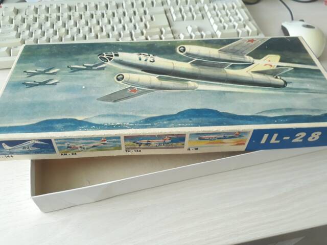 Il-28 Plasticart - prázdná krabička od stavebnice