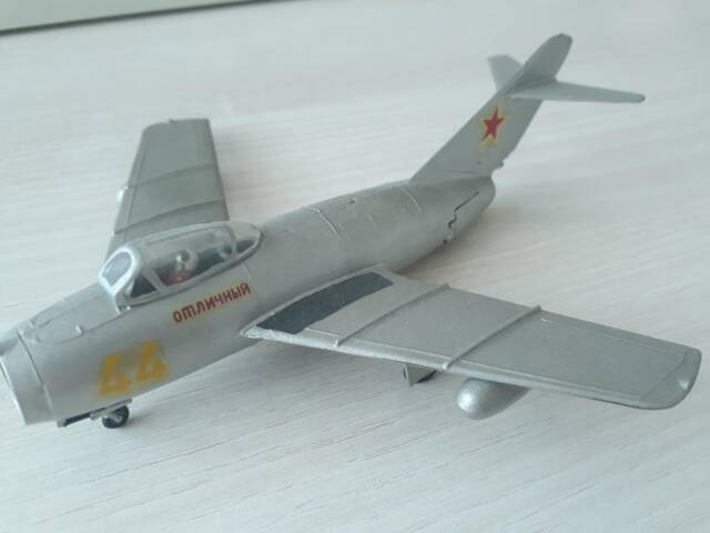 MiG-15 - sestavený model (44)