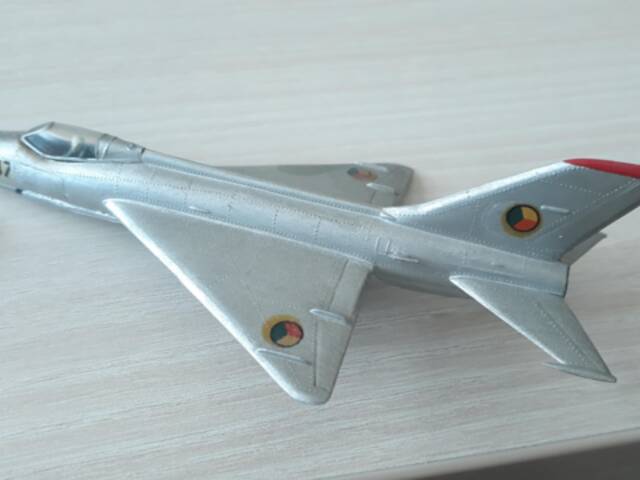 MiG-21 (stříbrný bez trubice) - nekompletní model