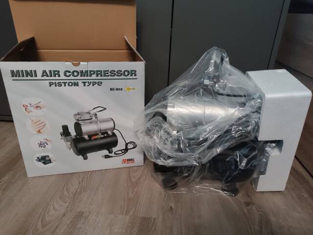 Mini air compressor - piston type - Airbrush hobby