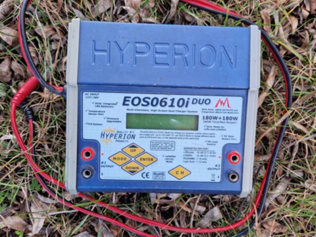 Nabíječku  Hyperion  EOS 0610i  Duo