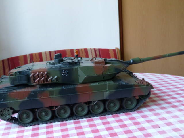 Prodám Leopard 1:16 Tamiya