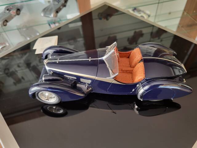 Prodám raritu, model CMC 1:18 Bugatti 57 SC