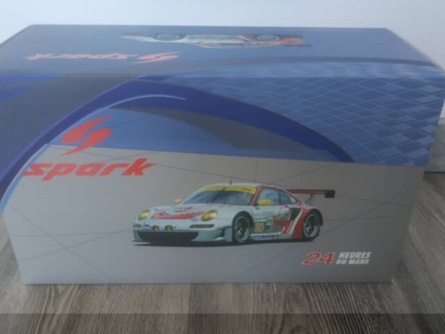 SPARK 1/18 Porsche GT3 RSR Flying Lizard 2012