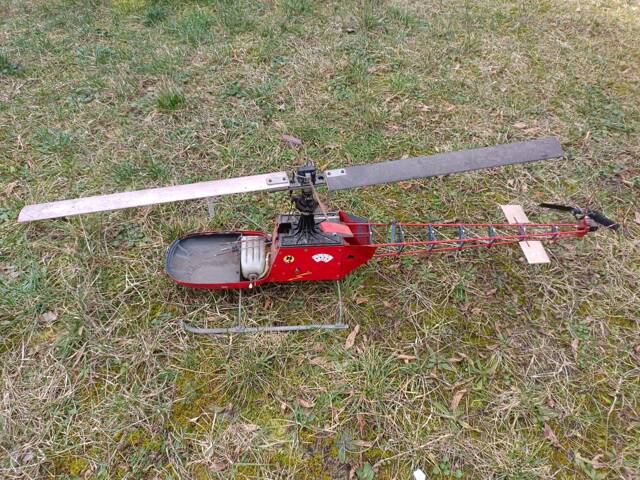 Starý rc vrtulník kavan motor webra