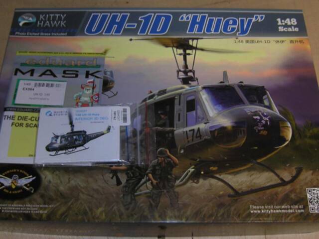 Uh-1D Kittyhawk + masky + quinta kokpit