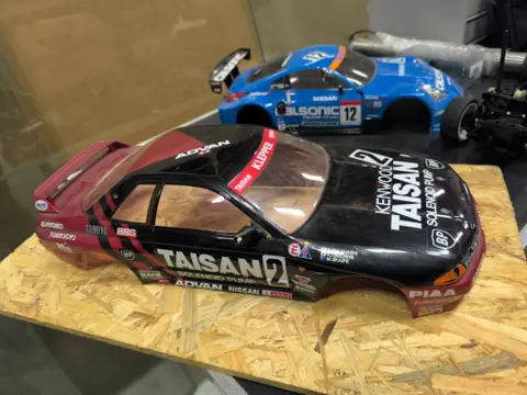 Predám 2ks karosérie Nissan