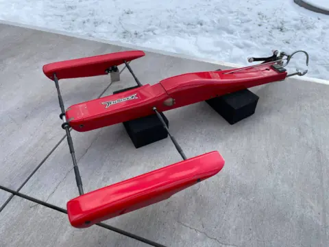 Závodní loď mini hydro
