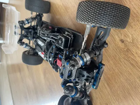 Team Associated b74.1
