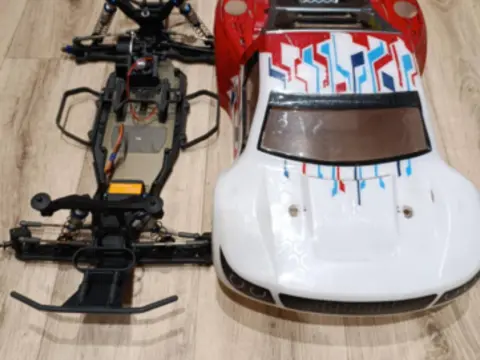 TEAM ASSOCIATED SC 6,2