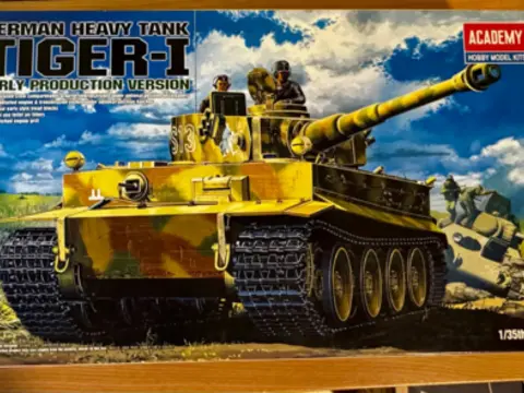 ACADEMY TIGER 1 Early full interier