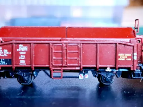 Model Utz s budkou ČSD (Heráček)