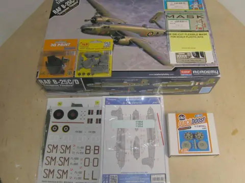 1/48 B25 Mitchell + doplnky