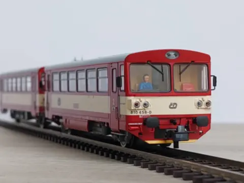 Roco 810 458-0 s přípojným vozem ČD, HO, analog