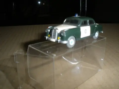 Mercedes Benz 220, Wiking
