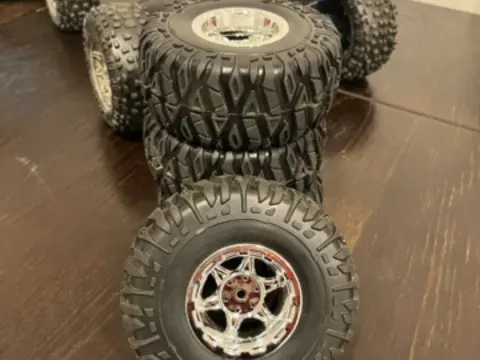 RC monster kolesá - Team Corally