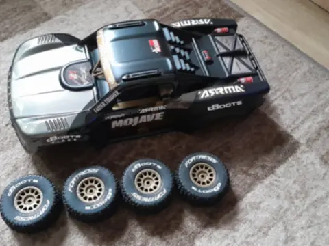 Arrma Mojave Grom/ karoserie + kola