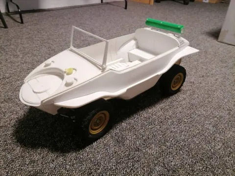 RC model obojživelného vozidla schwimmwagen