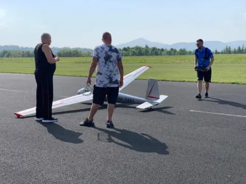 RC vetroň Blaník L-13 s turbínou KingTech G4