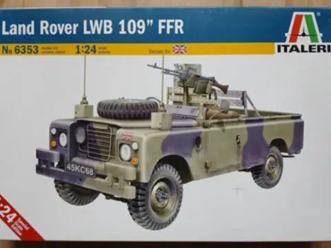 Italeri Land Rover LWB 1:24