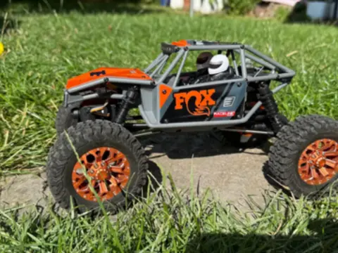 Axial Capra 1/18