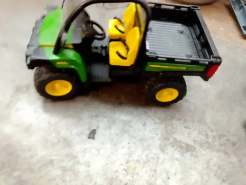 Bruder John Deere Gator