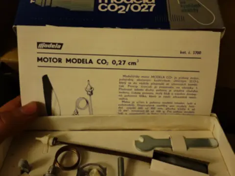 Co2 motorek modela