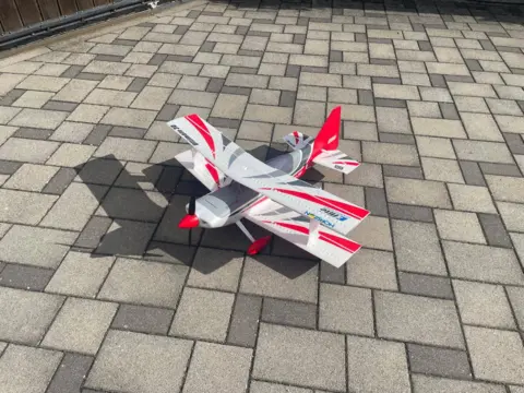 E-flite ultimate bnf, dvojplošník