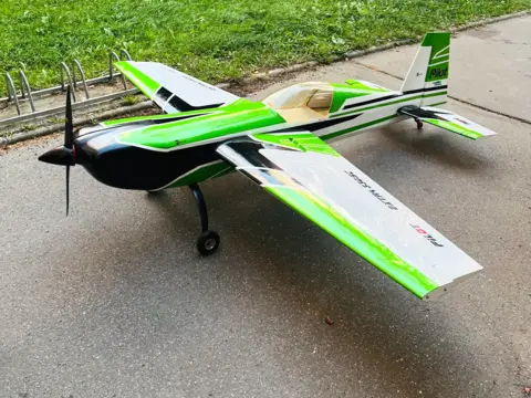 Extra 330SC (2 340 mm)
