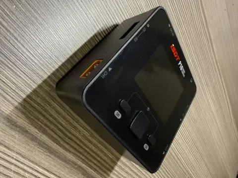 ISDT NABÍJAČ P10