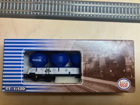 LOCO M2005