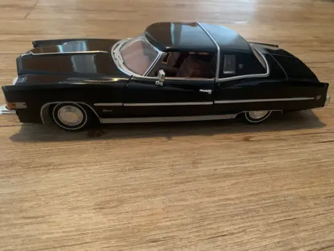 Model auta 1:18
