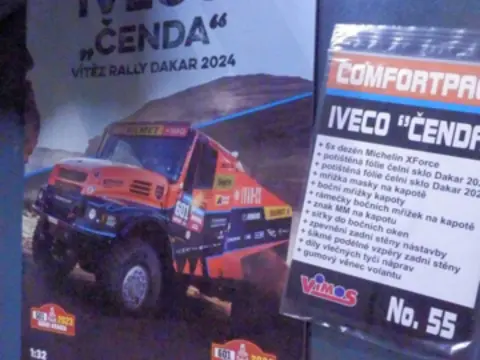 papierový model 1:32 Dakar