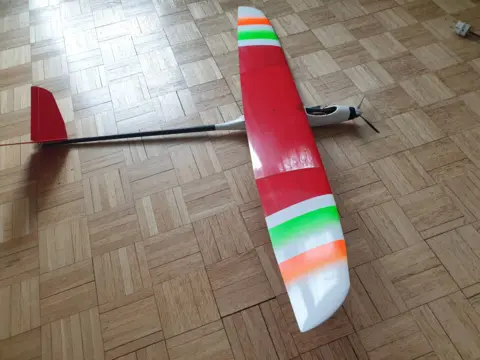 Predám kompozitový Wizard mini E