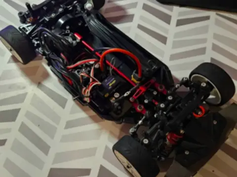 Prodám Tamiya TT02