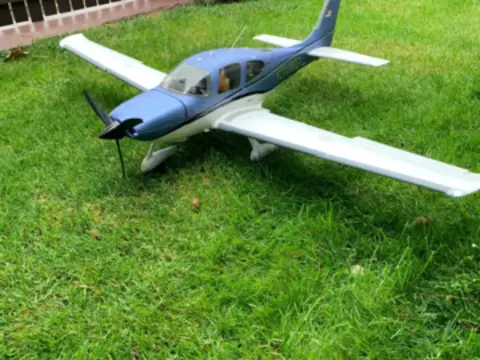 Prodám CIRRUS  1,5m  od E-flite