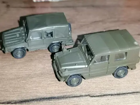 Roco minitanks auta
