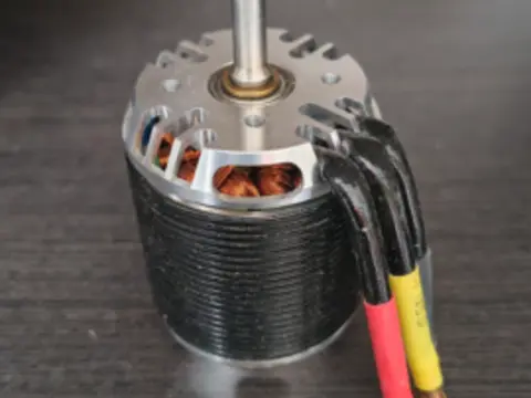 Střídavý elektromotor outrunner