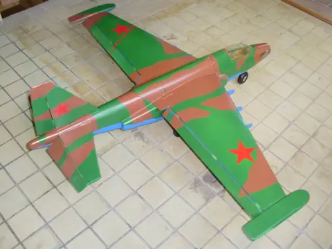 SU 25