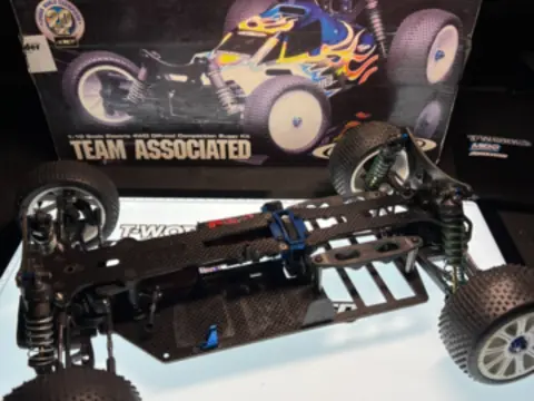 Team Associated B44