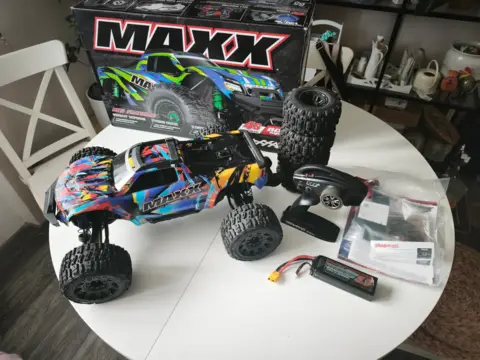Traxxas MAXX V2