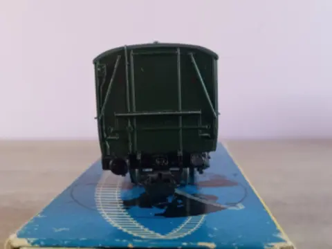 Malý osobný automobil DR (ZELENÝ)